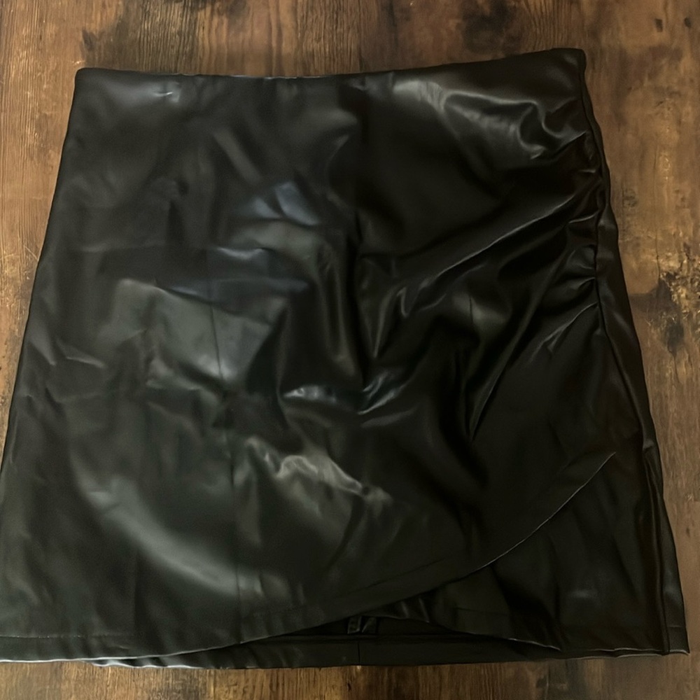 Black leather skirt size L